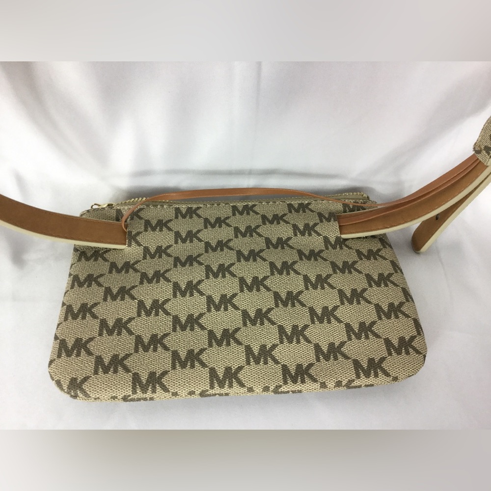Michael Kors Fanny Pack - Picture 2 of 6